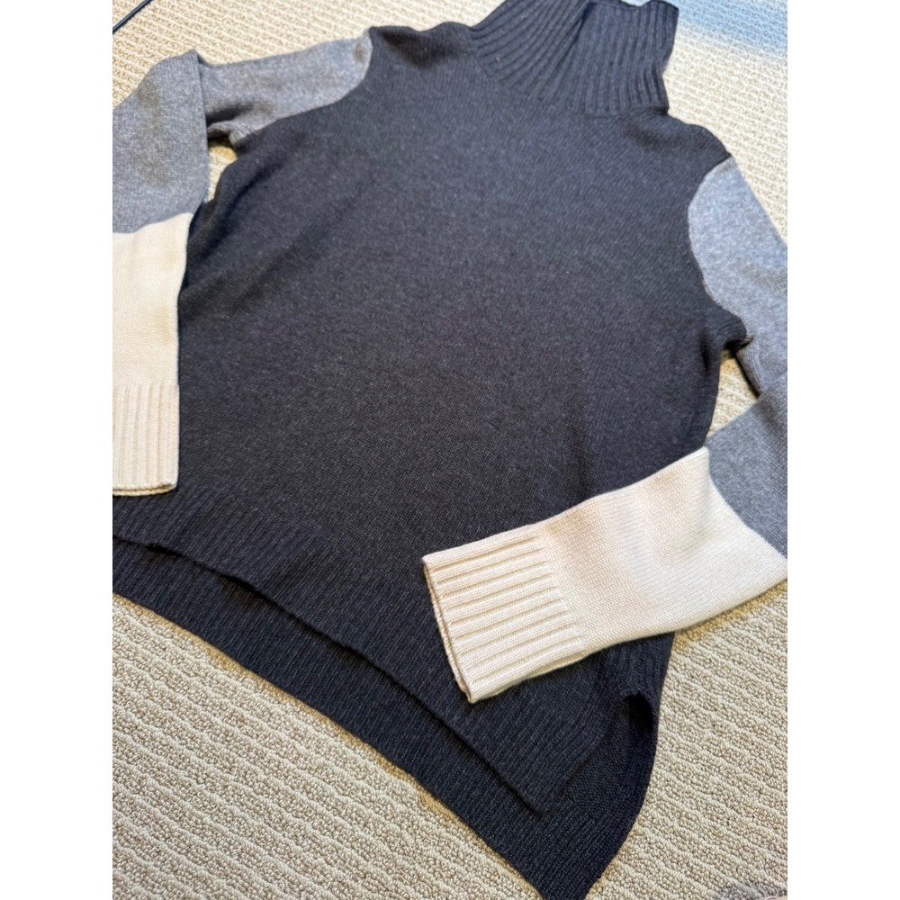 Vince Colorblock Turtleneck Sweater Womens L Gray Cream Wool Blend Knit Cozy - Picture 4 of 8